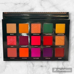 Ace Beaute Nostalgia Eyeshadow Palette